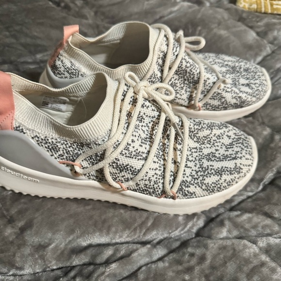 Adidas Cloudfoam Beige Gray Print Shoes - Picture 1 of 4